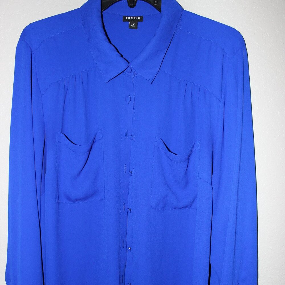 Torrid Bright Blue Button Down Blouse/Size 2 (18-16)/Loose fit/ Long Sleeve💙